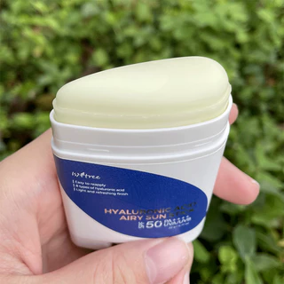 แท้💯พร้อมส่ง Isntree Hyaluronic Acid Watery Sun Gel / Airy Sun Stick SPF50+ PA++++ 50mL กันแดดหน้าชุ่มชื้น ผิวไม่มัน