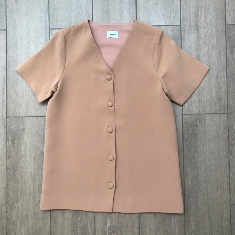 เสื้อ แบรนด์ BNK BRAND ของแท้ สีสวยมาก ดีไซน์สวยมาก