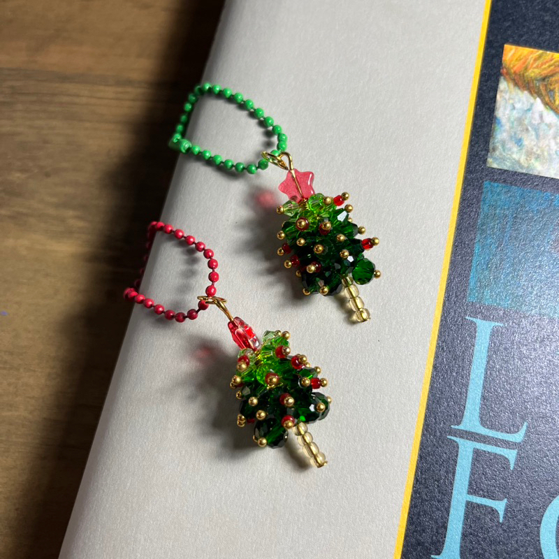 Eden - Christmas tree keychains พวงกุญแจต้นคริสต์มาส ꕤ