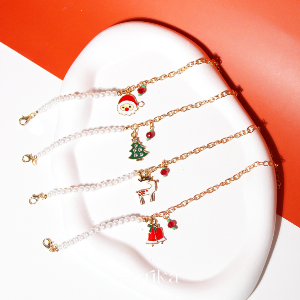 earika.earrings - merry christmas bracelet สร้อยข้อมือไข่มุกคริสมาสต์ (มีให้เลือก 4 ลาย) ปรับขนาดได้