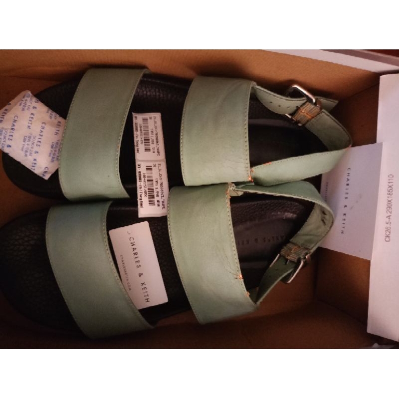 รองเท้ารัดข้อ charles & keith ของแท้100% มือสอง second hand Sandals shoes green color