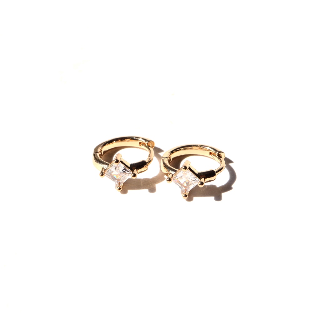 𝐴𝑆𝐻𝐼𝑅𝐴 (18k gold plated) cz minimal earrings huggie earrings