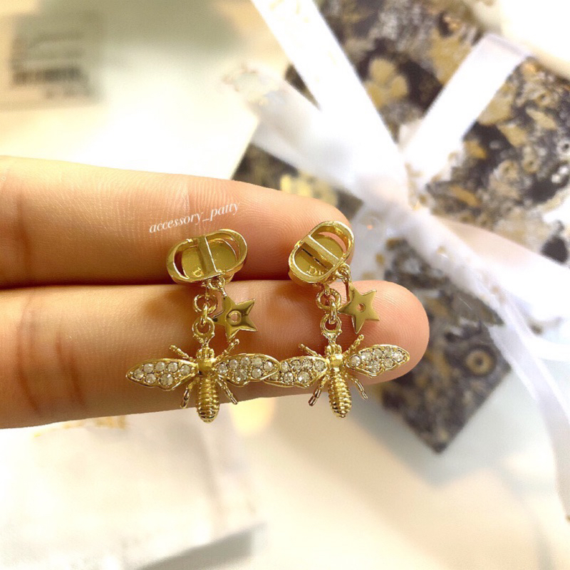 💛ต่างหูCd รุ่นD13 ดีไซน์ใส่ได้2แบบค่ะ หน้าห้อยจี้ดาว ทับหลังเป็นผึ้งฝังเพชรค่ะ✨ - รูปที่ 2