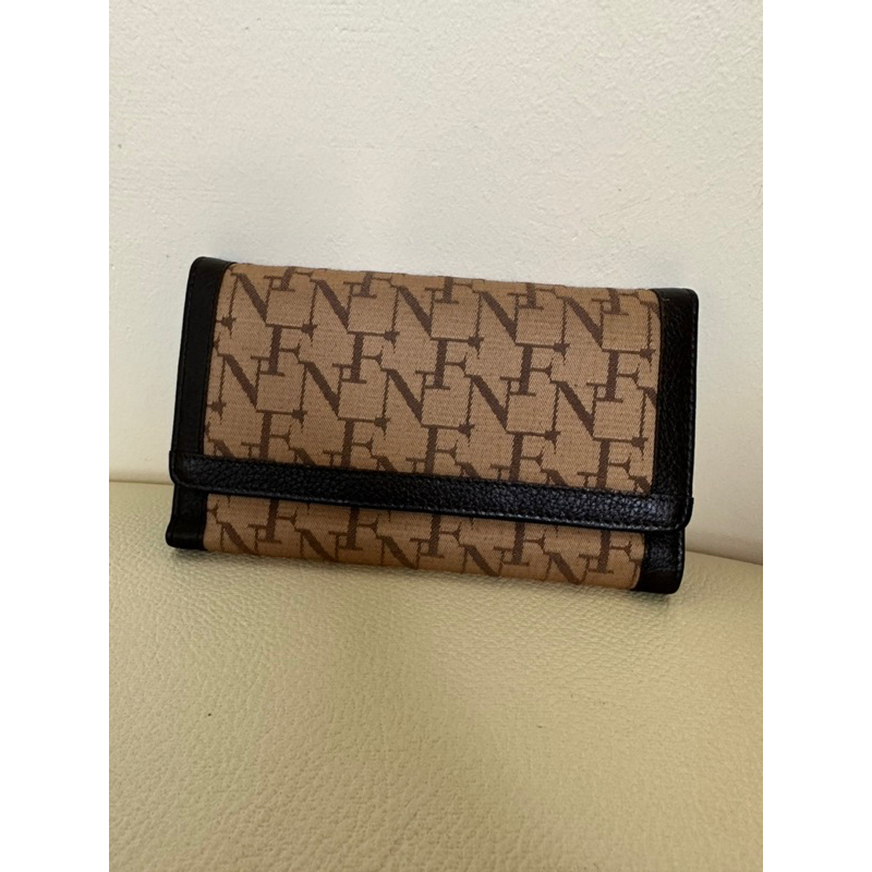 กระเป๋าสตางค์พับได้ FN Outlet 200 บาท