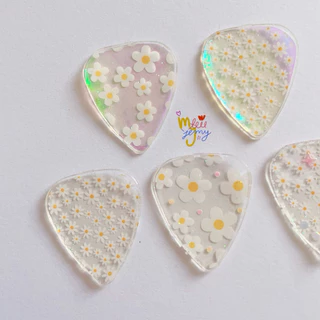 ปิ๊กกีตาร์ guitar pick (เพิ่มอักษร เจาะรู ทำจี้) ✨ daisy set ; พร้อมส่ง 🌼🤍
