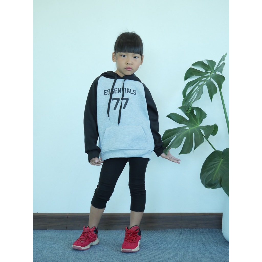 เสื้อกันหนาว Essentials77
