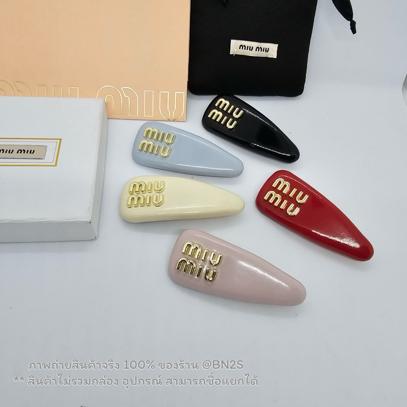 MIU MIU Patent leather hair clip กิ๊บหนีบสปริง มิว มิว ตัวใหญ่ งานสวย โลโก้ทอง ติดโชว์บนหนังบุฟองน้ำ ด้านหลังหนีบสปริง