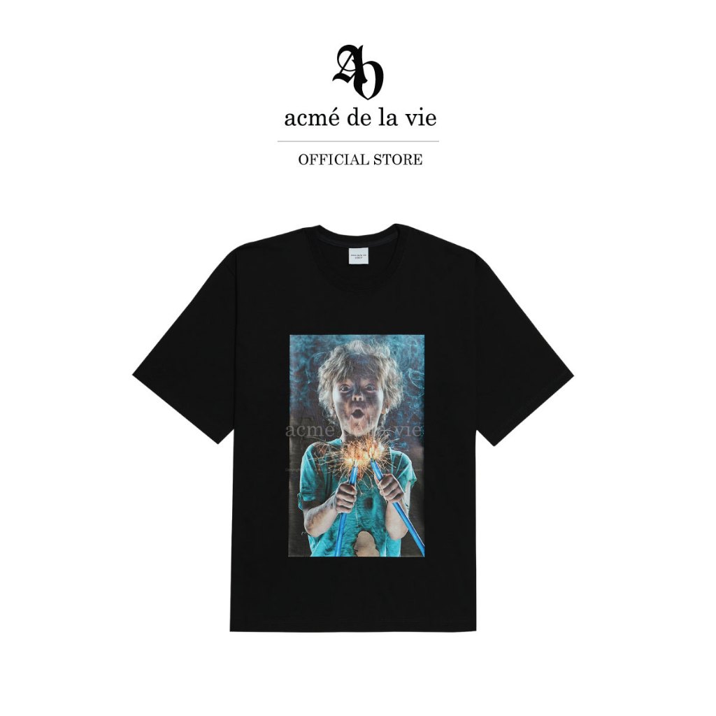ADLV [acme de la vie] เสื้อยืด Oversize รุ่น Baby Face Short Sleeve T-Shirt Black Shocks R Black (50
