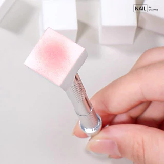 ฟองน้ำไล่สีเนื้อละเอียด **ทรงลูกเต๋า** ใช้สำหรับไล่สีเล็บ