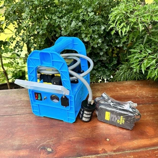 เครื่องพ่นยาแบตเตอรี่ ปั๊มน้ำคู่ กระเป๋าหิ้ว 12v 12 บาร์ พร้อมสายหนา 3 ชั้น แรง ลากสายได้ไกล พ่นสูง 10เมตร