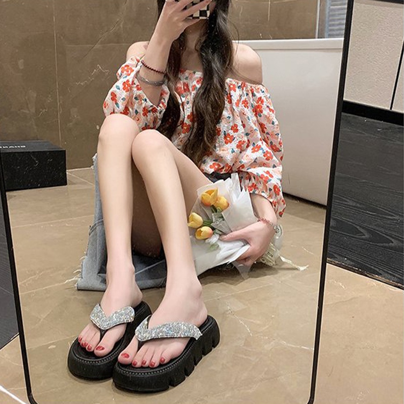 GFShop พร้อมส่ง รองเท้าแตะหูหนีบแฟชั่น ทรงเสริมความสูงสาวๆตัวเล็กห้ามพลาดใส่แล้วอย่างเข้า วัสดุยางใส่สบายแถมลูกเล่นด้วยเ