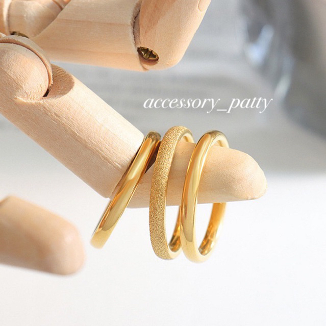 แหวนสแตนเลส รุ่นR05 minimal set (1set=3วง)ค่ะ รุ่นนี้ไม่ลอกไม่ดำค่ะ งานตัวเรือนstainless ค่ะ ใส่แยกใส่รวมก็สวยเริ่ดค่ะ