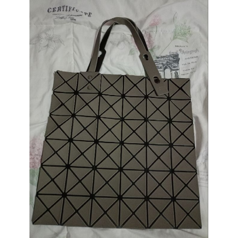 second hand Bao Bao bag กระเป๋า มือสอง 10*10 used like new Bao Bao 二手手提包 - 犹如新品