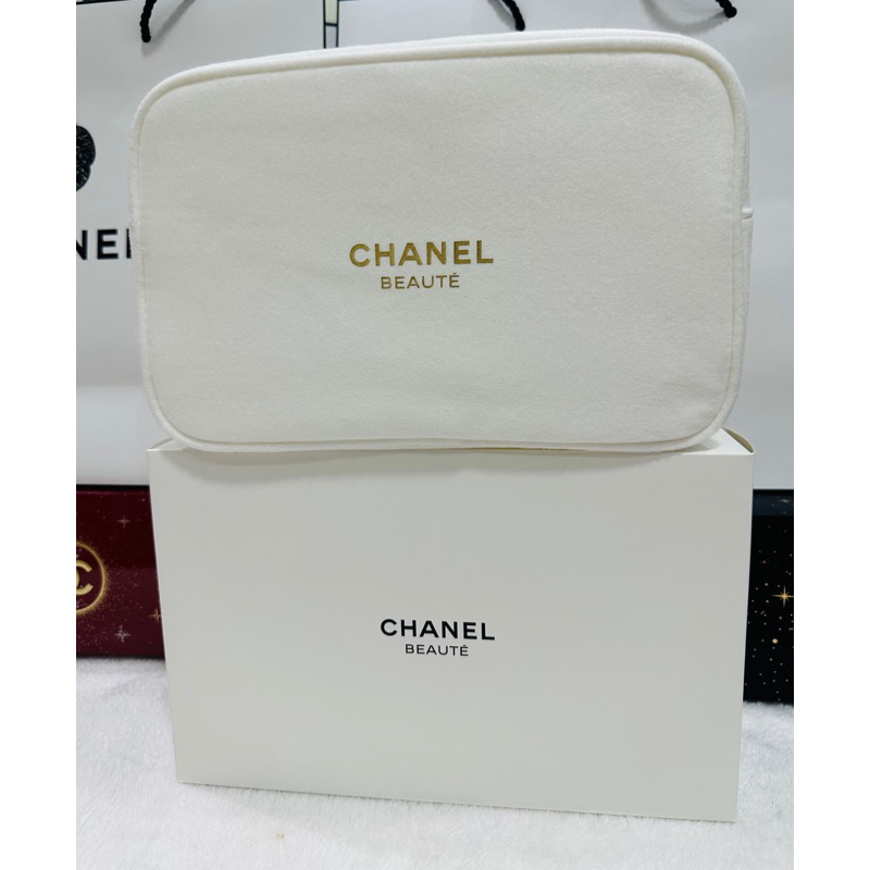 กระเป๋าเครื่องสำอางค์ Chanel  กำมะหยี่สีขาวนุ่มเคาน์เตอร์ไทย