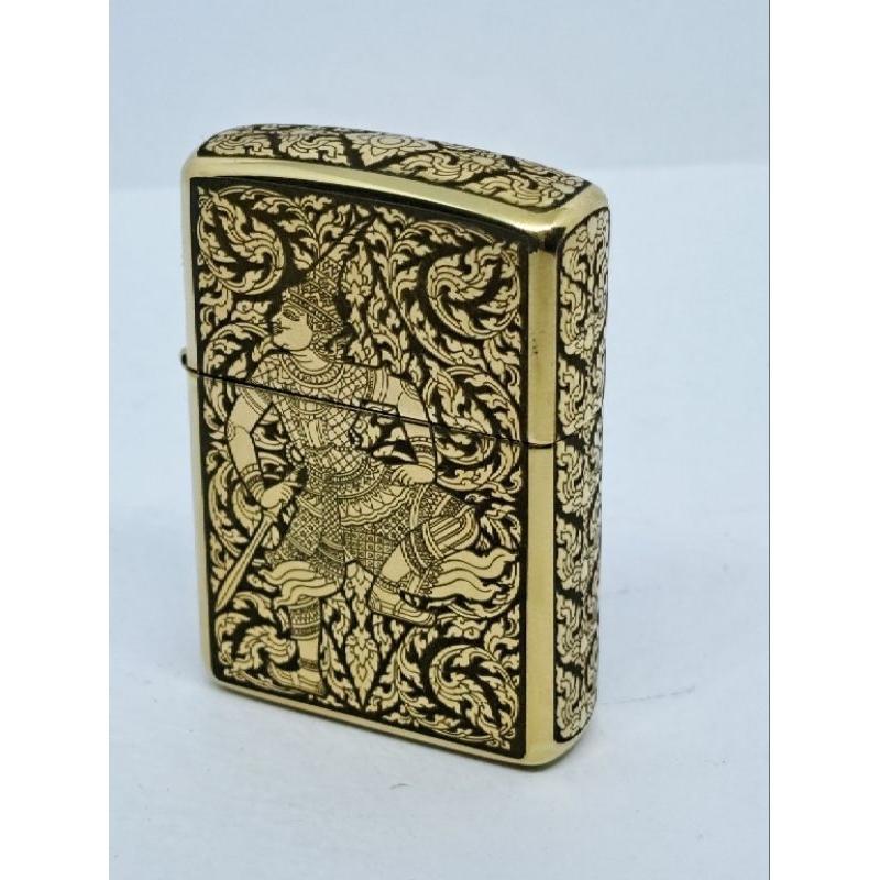 ไฟแช็กซิปโป้ สีทอง ตัวหนา Zippo ArmorCase° HighPolish Brass แกะลายพระลักษณ์ รามเกียรติ์ ลายไทย 5ด้าน