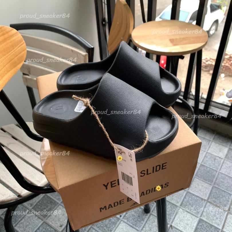 🌟ลดพิเศษ🌟รองเท้า Yeezy SLIDE พร้อมกล่อง ผิวหยาบ พื้นนุ่ม ใส่สบาย