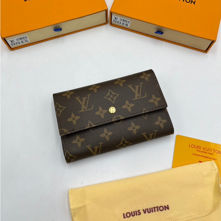 กระเป๋าสตางค์ ผู้หญิง ใบกลาง 6 นิ้ว แบบพับ พร้อมส่ง