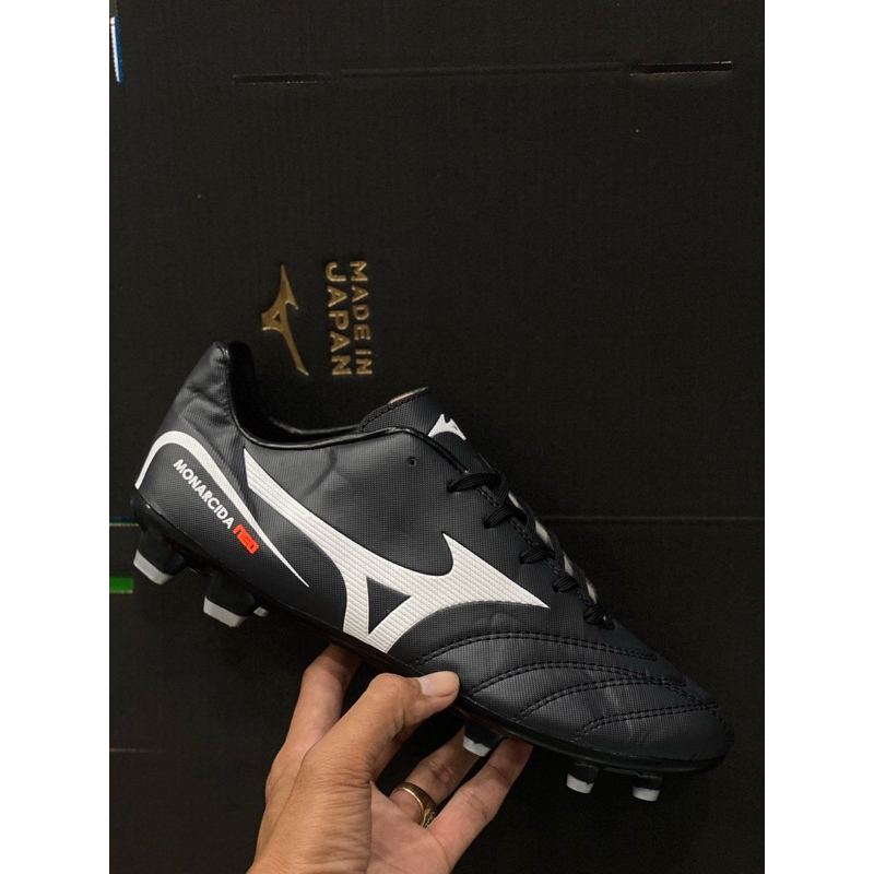 รองเท้าสตั๊ดเตะฟุตบอล Mizuno สินค้าพร้อมส่งนิ่มใส่สบายมีไซส์39--44 สินค้ามีแถมดันส่งรองเท้า