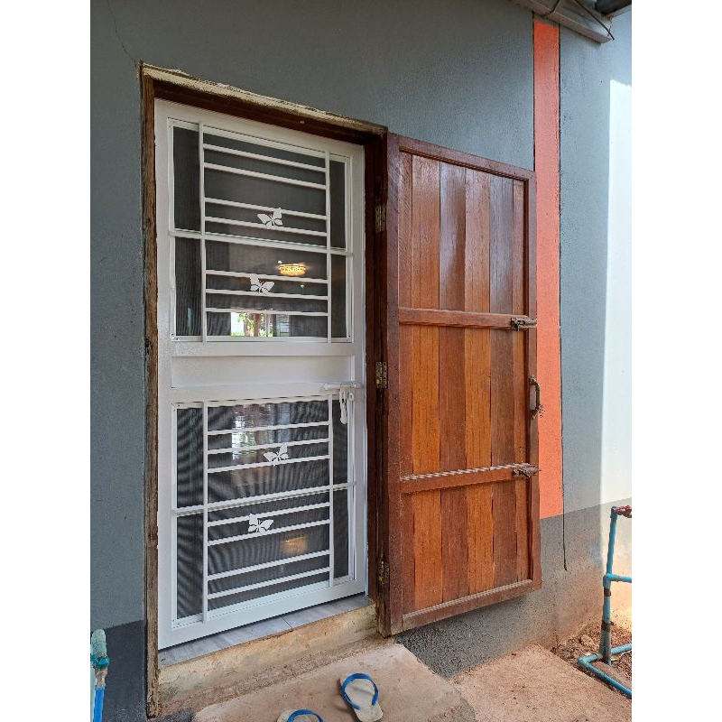 ประตูเหล็กดัด ราคาถูกขนาด86×204cm(ขนาดรวมวงกบ)