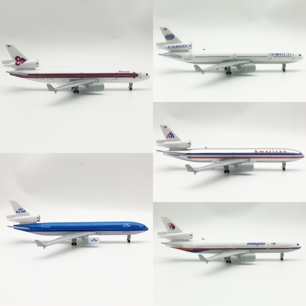 [20cm] สินค้าออกใหม่ พร้อมส่งจากไทย สายการบิน MD-11 มีเครื่องยนต์อยู่ด้านท้าย มีล้อ ทำด้วยเหล็ก พร้อมฐานตั้งโชว์