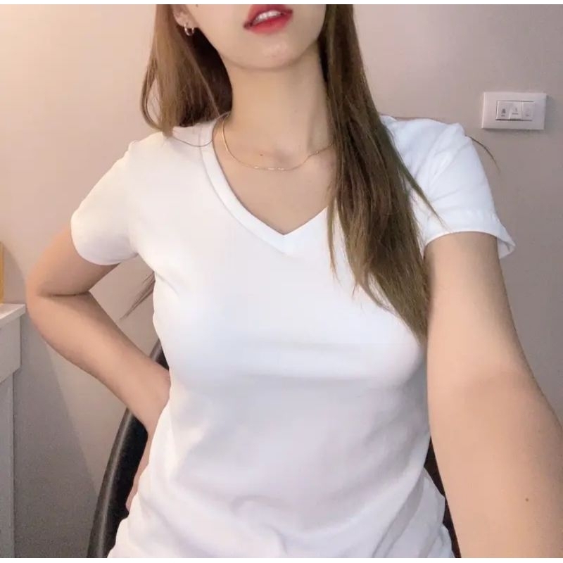 เสื้อยืด คอตตอนยูนิโคล คอวี แขนสั้น