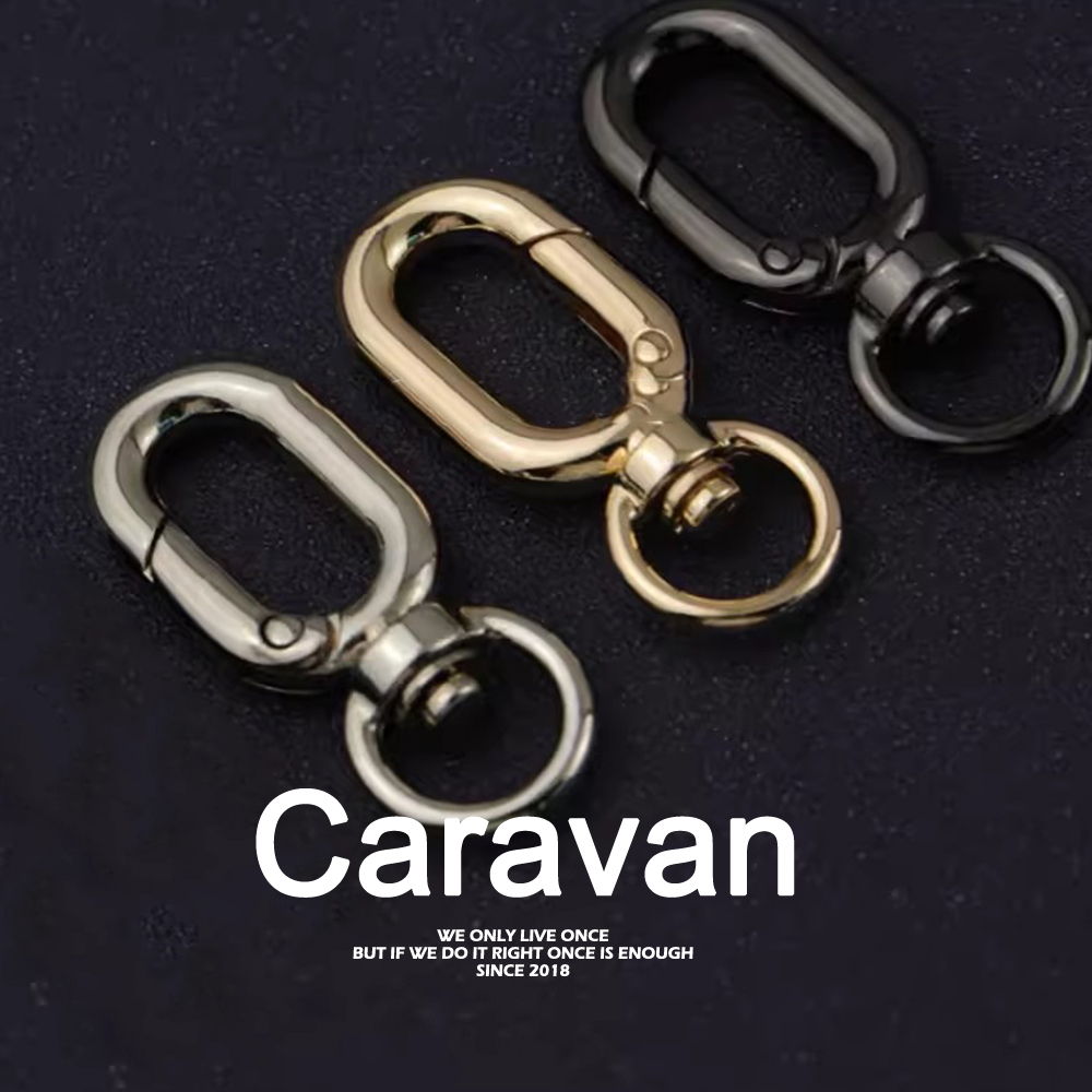 Caravan Crew Keychain วัสดุโลหะ วงรี มีให้เลือกสามสี