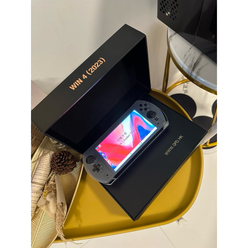 สินค้าพร้อมส่ง มือสอง ติดฟิมล์แล้วเรียบร้อย สภาพสวย GPD WIN4 7840U 32G-2T