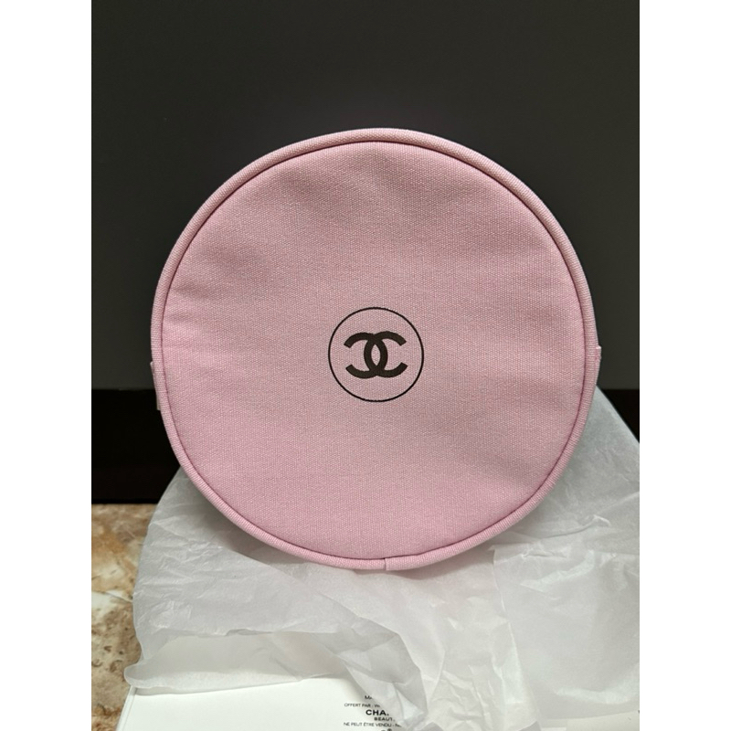 กระเป๋าเครื่องสำอางค์ Chanel ทรงกลม เนื้อผ้าสีชมพู (ลิขสิทธิ์แท้💯) จากเคาเตอร์ Shop South Africa🇿🇦