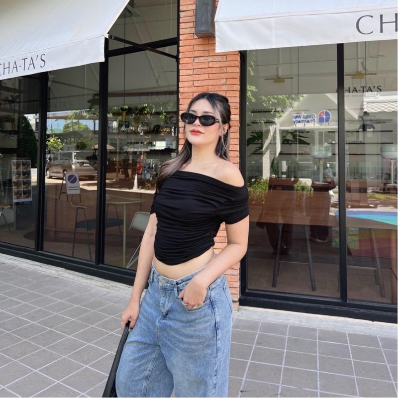 ส่งต่อเสื้อปาดไหล่ จากร้าน aomkoshop