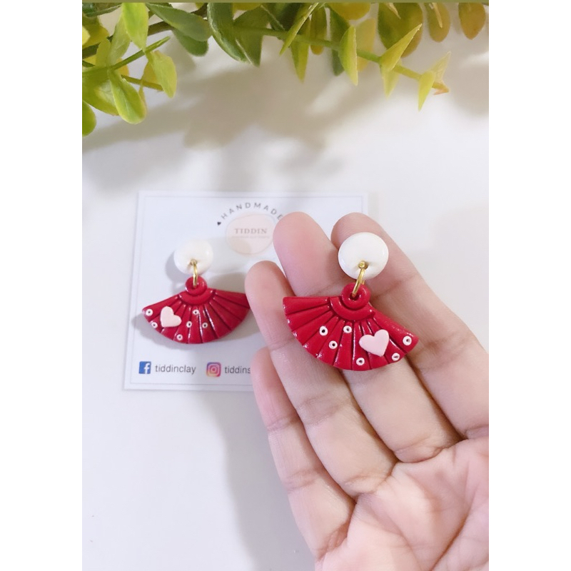 ต่างหูพัดตรุษจีนทรงคว่ำ แป้นสีขาว  Size 3*3 Cm. แบบห้อย งานแฮนด์เมด น้ำหนักเบา โดนน้ำได้ สำหรับคนแพ้ง่ายใส่ได้