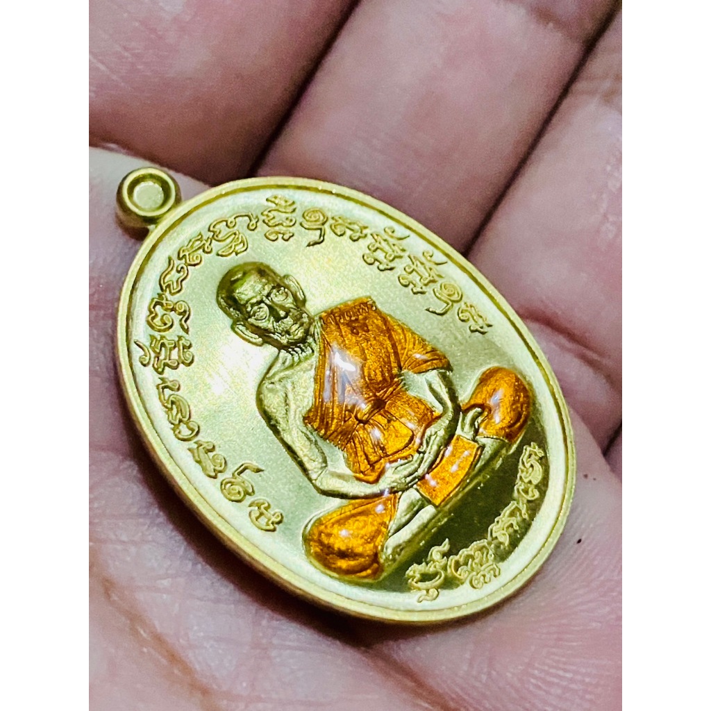 เหรียญเจริญพรกลาง เนื้อทองเหลือง ลงยา ๑๕๓๐ หลวงพ่อพัฒน์ วัดห้วยด้วน จังหวัดนครสวรรค์