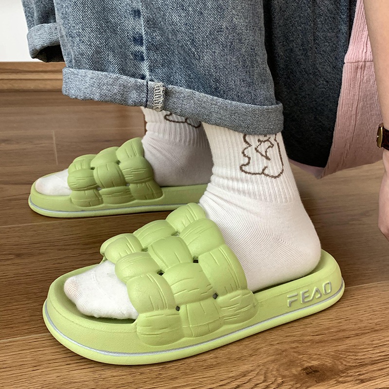 Swayy ใหม่มากรองเท้าแตะแฟชั่นแบบสวมลายถักด้านข้างตัวอักษรนูนลายขีดยาว สีพื้นมีให้เลือก 4 สี พื้นหนาพื้นนุ่มน้ำหนักเบามาก - รูปที่ 7