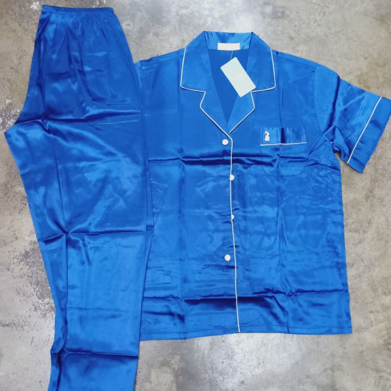 ชุดนอนผ้าซาตินสีพื้น แขนสั้น ขายาวฟรีไซส์ยี่ห้อVana