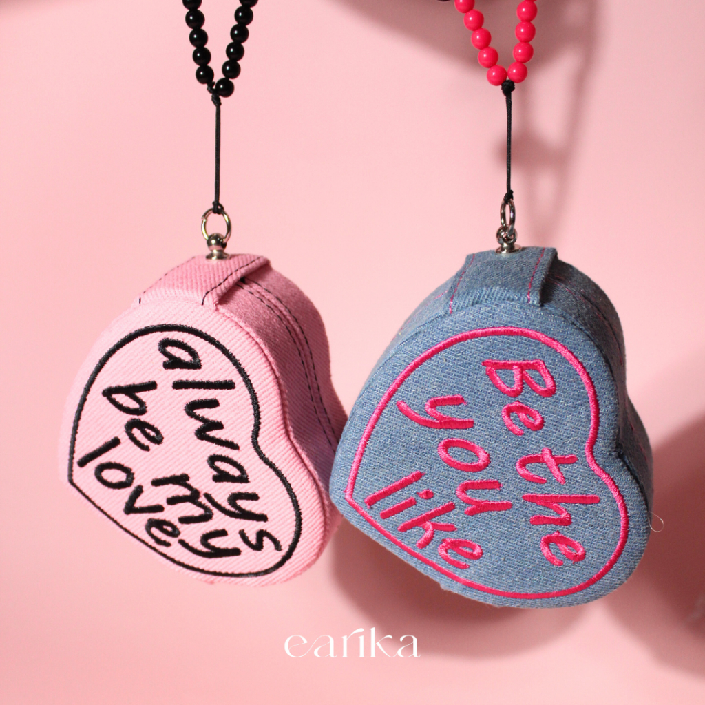 earika.earrings - denim jewelry box  กล่องเครื่องประดับเนื้อผ้าเดนิม ลายบาร์บี้ มีสายคล้อง พกพาสะดวก