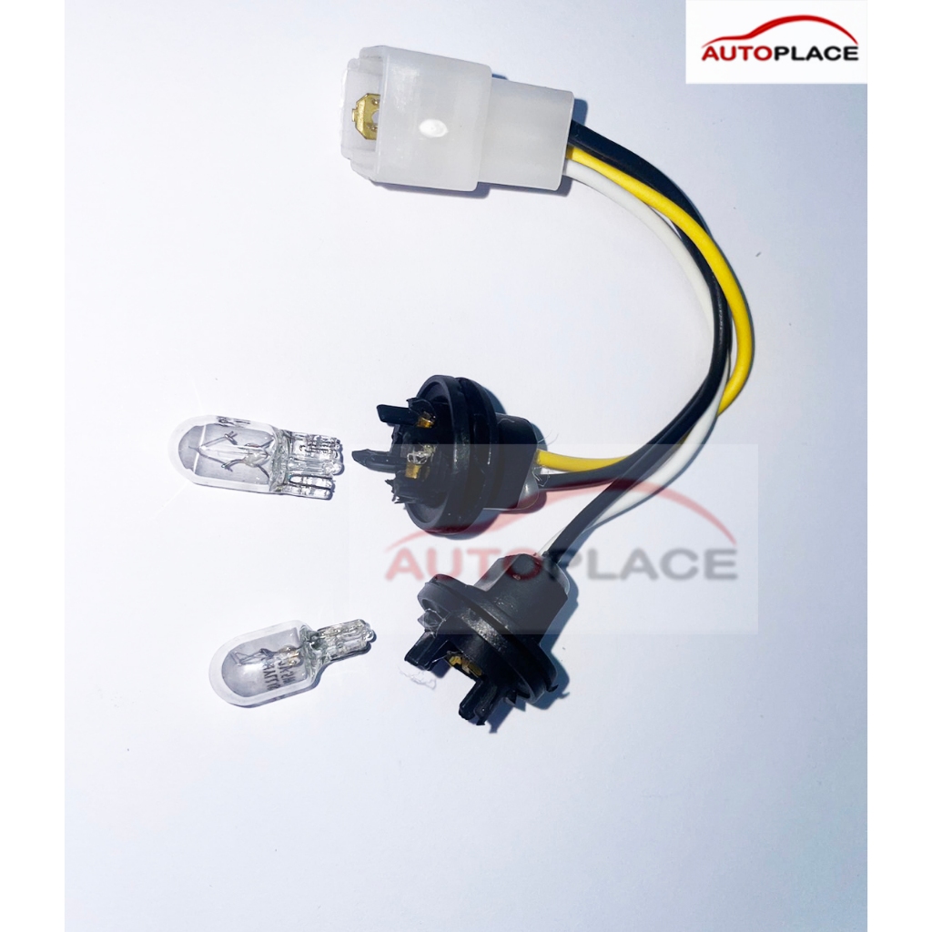 (ราคาต่อ 1ชุด) มีหลอด 2 ดวง ขั้วไฟมุม ไฟหรี่ ขั้วไฟเลี้ยวมุม TOYOTA HERO LN50/56/60 (โตโยต้า ฮีโร่ แอลเอ็น50/56/60)