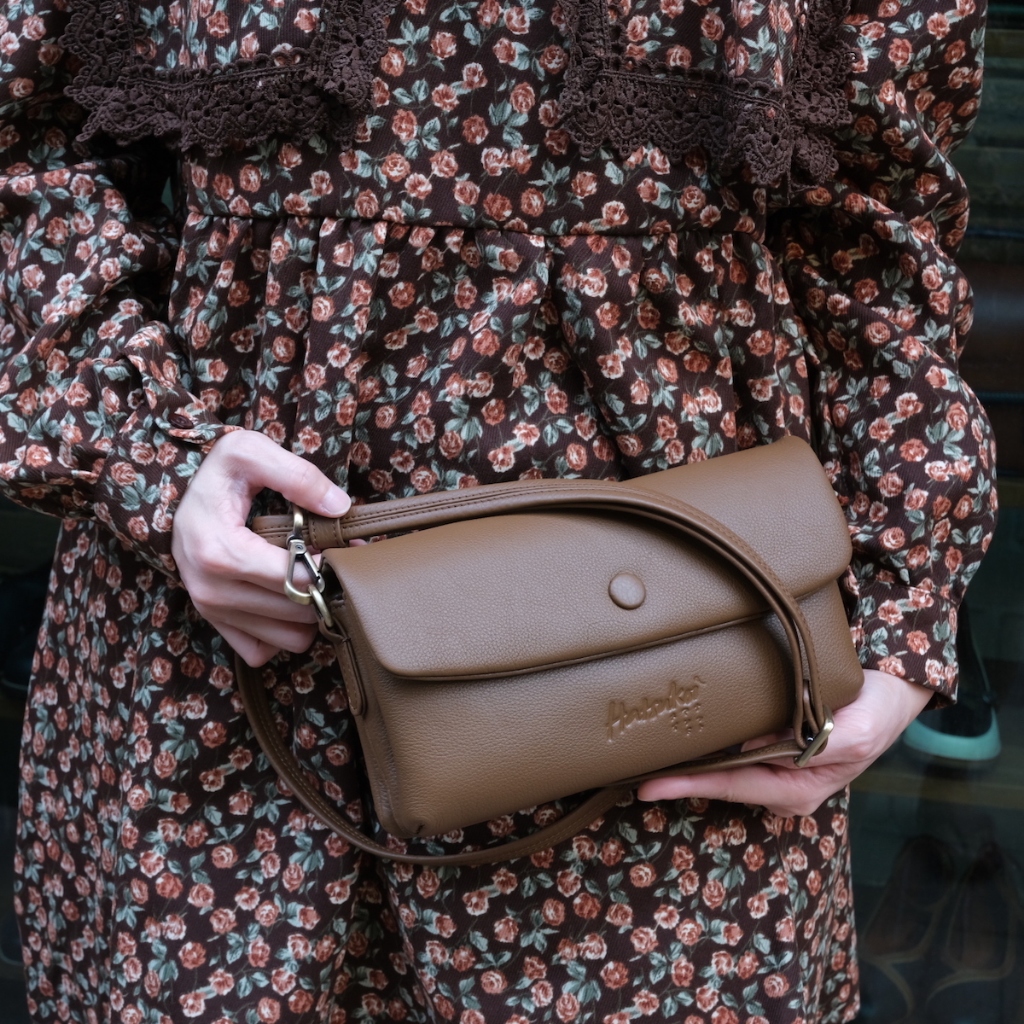 ช่องเยอะ หนังวัวนุ่ม จุของได้เยอะ กระเป๋าสะพายหนังวัวแท้ Layers Hatsukoi Leather Bag