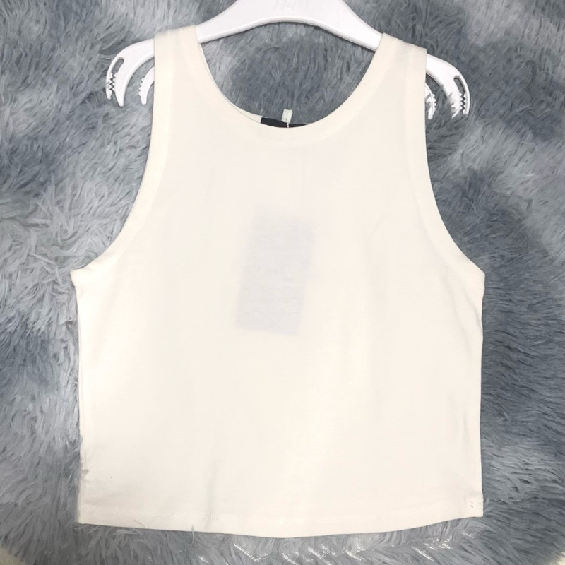 Quera brand เสื้อครอปแขนกุด รุ่น Classy Top สีขาว