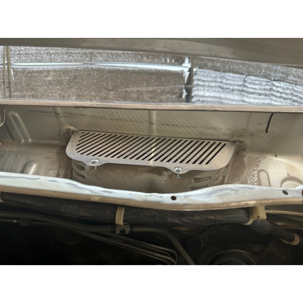 แผ่นกันหนู โตโยต้า Toyota Fortuner Vigo แผ่นสแตนเลส แผ่นปิดหนู กรองอากาศ แอร์ V1 ลายทแยง - รูปที่ 2