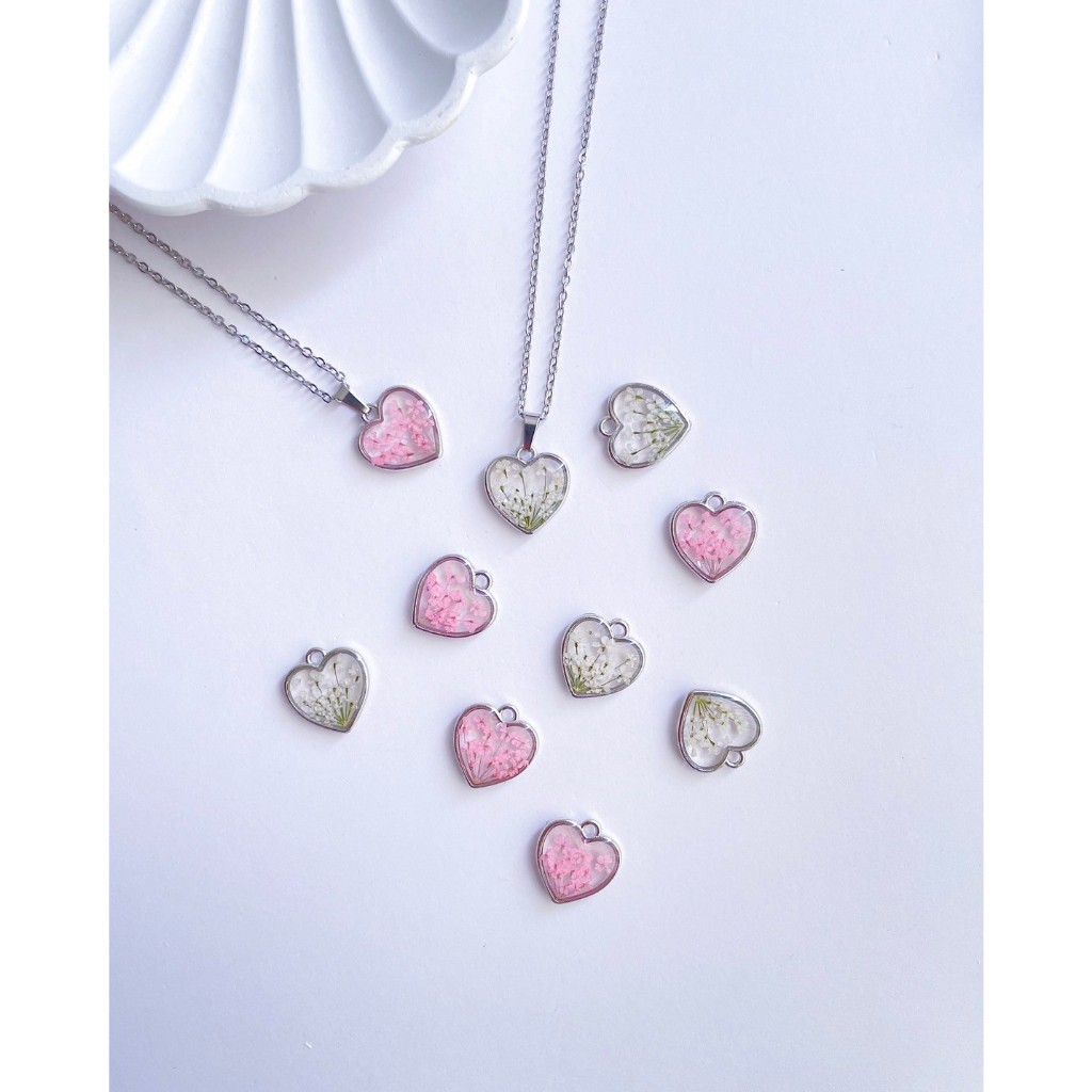 YAMON Lovely heart Ammi majus สร้อยคอดอกเอมิมาจัส จี้ทรงหัวใจ สร้อยคอสแตนเลส จี้ดอกไม้จริง