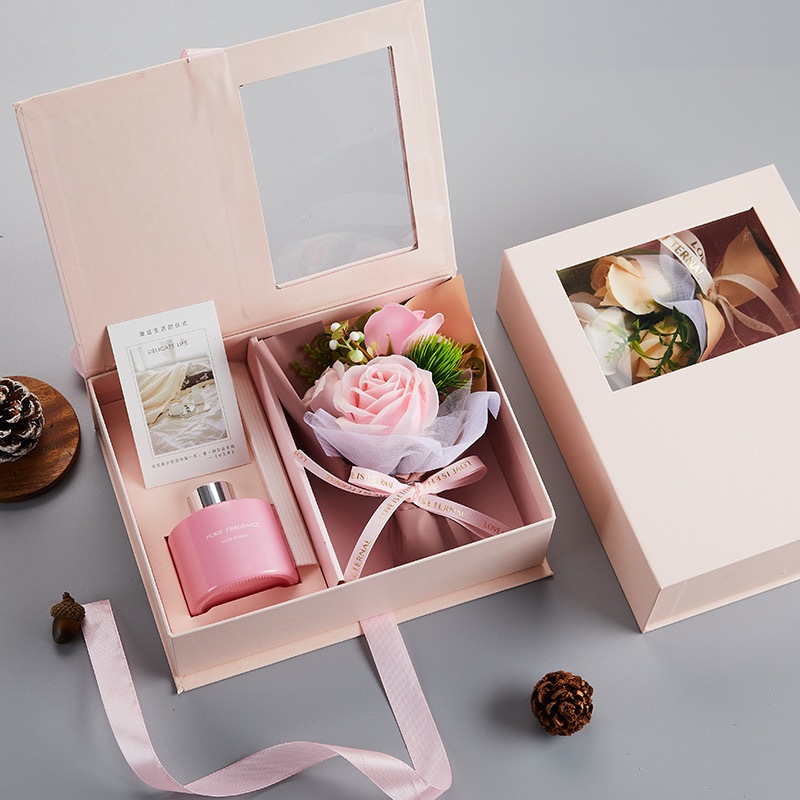 กล่องของขวัญวาเลนไทน์ มาพร้อมกุหลาบหรู+แถมก้านน้ำหอม/6สีให้เลือก สวยหรูหราครบเซตคุ้มค่า