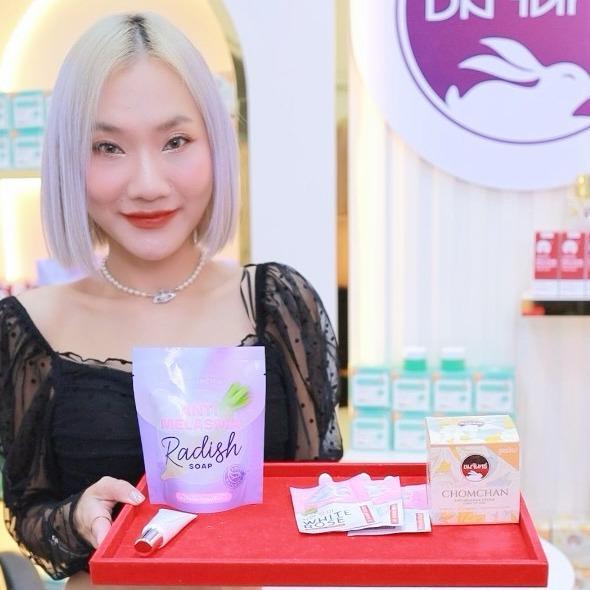 ครีมชมจันทร์ ครีมหัวไชเท้า 1 กระปุก เซรั่มกุหลาบขาว 3 ซอง แถมกันแดด 1 หลอด แถมสบู่ 1