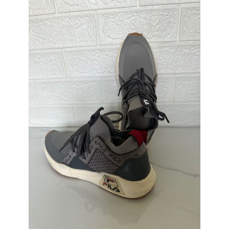 รองเท้ากีฬา FILA ขนาด US 8 EUR 41 UK 7 เบอร์ 41