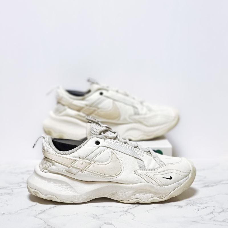 รองเท้ามือสอง Nike Tc-7900 / Size 42-26.5