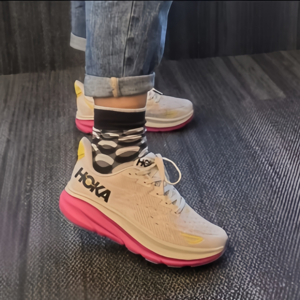 HOKA ONE ONE Clifton 9 รองเท้า ของแท้ 100 % เอคน๊อคแชมเปญขาว