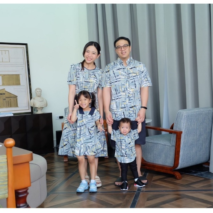 เสื้อครอบครัว ชุดครอบครัว ชุดคู่ ชุดพ่อแม่ลูก ผ้าไหมอิตาลีเกรดพรีเมี่ยม 03-04