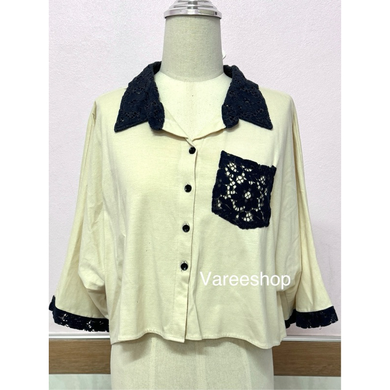 💢มือ 2💢 December No.5 - เสื้อเชิ้ตผ้ายืดทรงปีกค้างคาว ทรงโอเวอร์ไซส์ คอ และปลายแขนลูกไม้