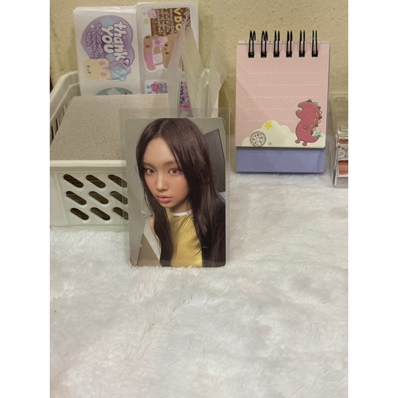 hyein เสื้อเหลืองขาว