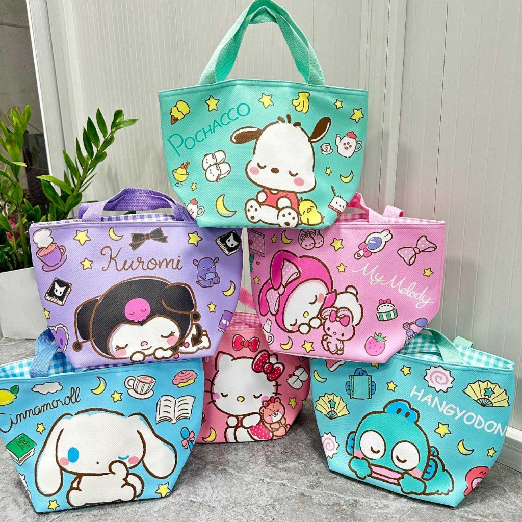 กระเป๋าใส่กล่องข้าว Sanrio Character เก็บอุณหภูมิ มาใหม่ ทรงคางหมู ขนาด 33×20×15 cm. พร้อมส่ง