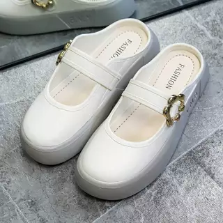 รองเท้าเปิดส้น ทรงหัวมน สายคาดพร้อมจิวน่ารักๆ