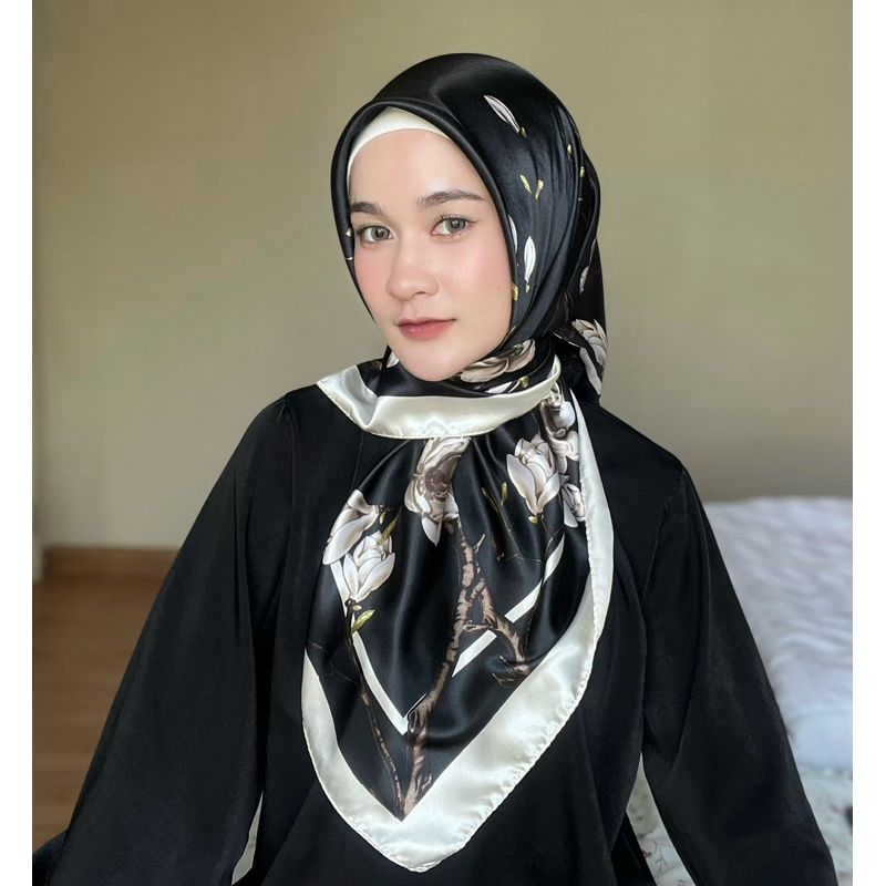 Satin bawa ผ้าคลุมสามเหลี่ยมซาติน หรูหรา ขนาด 90*90